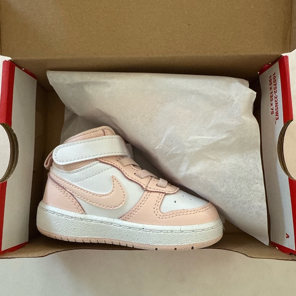 Nike Kids Sneakers in Pink and White